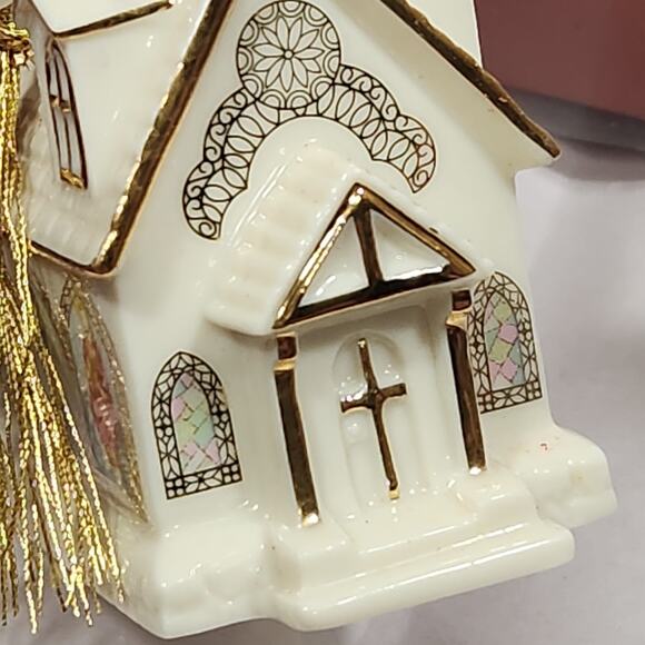 Lot 2 Lenox Ornament Churches Around The World Berkshire Chapel First in Series main image 1
